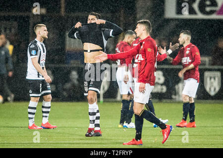 ALMELO - 02-04-2019, Polman Stadion niederländische Fußball eredivisie Saison 2018 / 2019. Heracles Almelo Spieler Maximilian Rossmann Enttäuschung während des Spiels Herakles - Willem II. Endstand 3-4. Stockfoto
