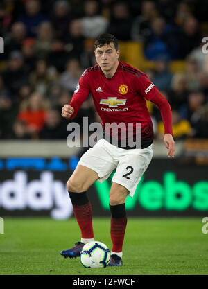 Wolverhampton, Großbritannien. 02 Apr, 2019. Victor Lindelof von Manchester United in der Premier League Match zwischen Wolverhampton Wanderers und Manchester United an Molineux, Wolverhampton, England am 2. April 2019. Foto von Andy Rowland. Credit: Andrew Rowland/Alamy leben Nachrichten Stockfoto