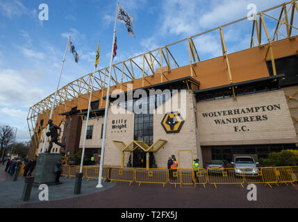 Wolverhampton, Großbritannien. 02 Apr, 2019. Allgemeine Ansicht des Stadions pre Match beim Premier League Spiel zwischen Wolverhampton Wanderers und Manchester United an Molineux, Wolverhampton, England am 2. April 2019. Foto von Andy Rowland. Credit: Andrew Rowland/Alamy leben Nachrichten Stockfoto