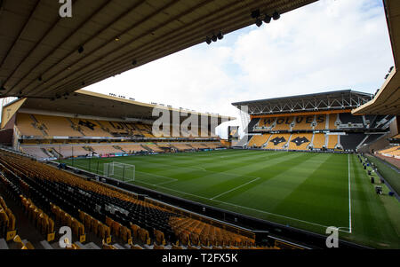 Wolverhampton, Großbritannien. 02 Apr, 2019. Allgemeine Ansicht des Stadions pre Match beim Premier League Spiel zwischen Wolverhampton Wanderers und Manchester United an Molineux, Wolverhampton, England am 2. April 2019. Foto von Andy Rowland. Credit: Andrew Rowland/Alamy leben Nachrichten Stockfoto