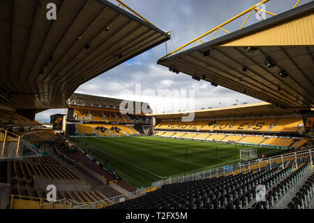 Wolverhampton, Großbritannien. 02 Apr, 2019. Allgemeine Ansicht des Stadions pre Match beim Premier League Spiel zwischen Wolverhampton Wanderers und Manchester United an Molineux, Wolverhampton, England am 2. April 2019. Foto von Andy Rowland. Credit: Andrew Rowland/Alamy leben Nachrichten Stockfoto