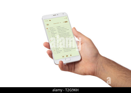 Auf Tel. Mobile E-Mail. Mann hand mit einem Smartphone, e-mails Liste auf dem Bildschirm, gegen weiße Farbe Hintergrund isoliert Stockfoto