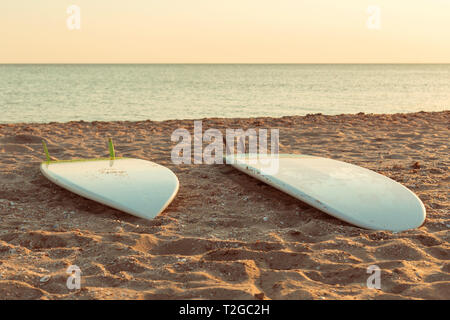 Surfbretter am Strand Stockfoto