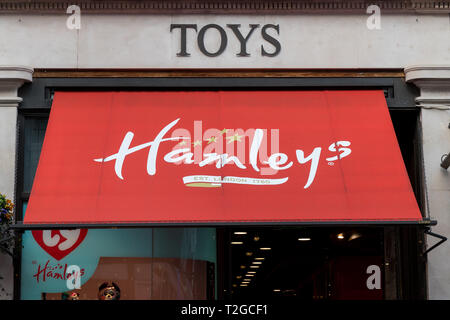 LONDON - 27. MÄRZ 2019: hamleys Toy Store in der Regent Street in London. Stockfoto