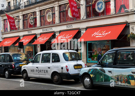 LONDON - 27. MÄRZ 2019: hamleys Toy Store in der Regent Street in London. Stockfoto