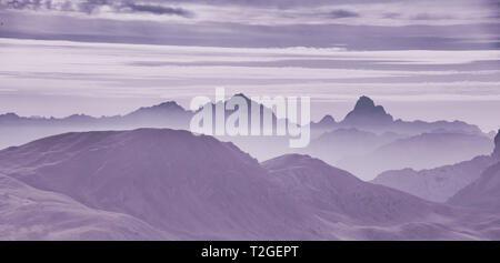 2-in-1-Berge Landschaft Hintergrund der Dolomiten, Italien Stockfoto