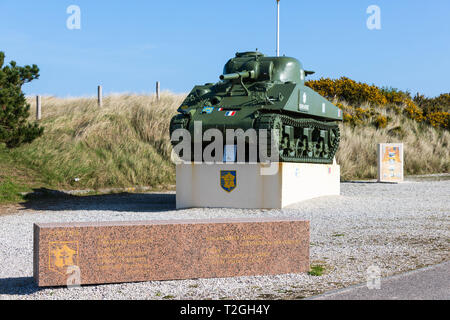 Utah Beach, Normandie, Frankreich, März, 26, 2019, Sherman Panzer, die Teil der 2. Französische Panzerdivision Anlandungen Denkmal Stockfoto