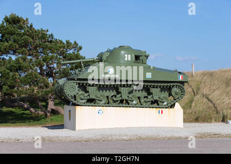 Utah Beach, Normandie, Frankreich, März, 26, 2019, Sherman Panzer, die Teil der 2. Französische Panzerdivision Anlandungen Denkmal Stockfoto