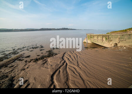 Historische Tidal River Bank erosion Schutzkonzept in Purton Schiffsrümpfe, Gloucestershire, VEREINIGTES KÖNIGREICH Stockfoto