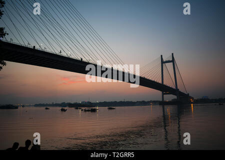 Vidyasagar setu eine schöne Brücke über den Fluss hoogly in Kalkutta. Stockfoto