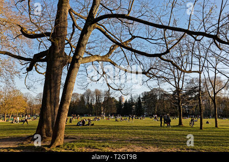 LYON, Frankreich, 30. März 2019: Auf einem sonnigen Frühling Nachmittag im Parc de la Tête d'Or, der größten Stadt Park in Europa. Stockfoto