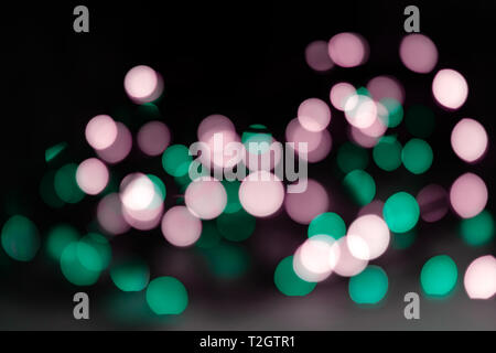 Zusammenfassung Hintergrund von Neonlicht. Die Lichter sind unscharf Stockfoto