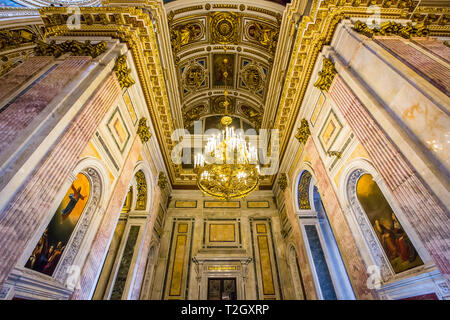 Sankt Petersburg, Russland - 27. April: Isaaks-kathedrale, Innenraum. Religiöse Gebäude mit Gold verzierten Kuppel am 27. April 2015 in Sankt Petersburg. Stockfoto