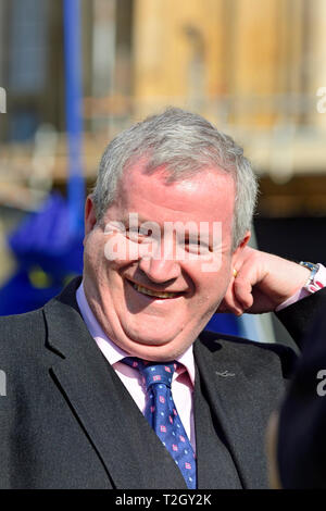 Ian Blackford MP (SNP: Ross, Skye und Lochaber) Führer der SNP Westminster Gruppe. Auf College Green 1. April 2019 interviewte Stockfoto