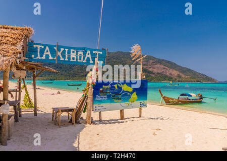 Februar 2019. Ko Lipe Tarutao National Marine Park Thailand. Eine Ansicht der Taxiboote in Ko Lipe Tarutao National Marine Park Thailand Stockfoto