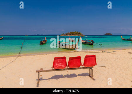 Februar 2019. Ko Lipe Tarutao National Marine Park Thailand. Eine Ansicht der Taxiboote in Ko Lipe Tarutao National Marine Park Thailand Stockfoto
