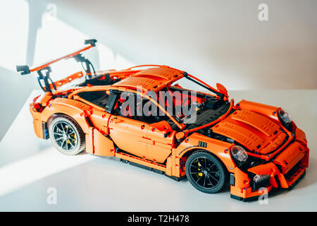 Bukarest, Rumänien - 02 April, 2019: Porsche 911 GT3 RS LEGO Modell Stockfoto
