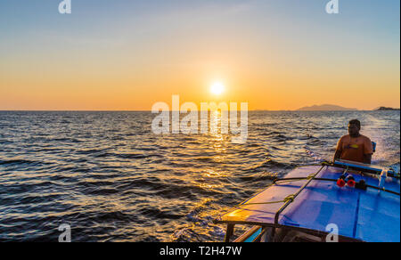 Februar 2019. Ko Lipe Tarutao National Marine Park Thailand. Ein Blick auf die sunst vom Boot in Ko Lipe Tarutao National Marine Park Thailand Stockfoto