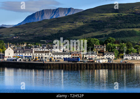 Cottages durch Loch Broom in Ullapool, Schottland, Europa Stockfoto