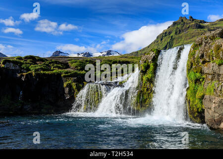 Kirkjufellsfoss Wasserfall in Grundarfjordur, Island, Europa Stockfoto