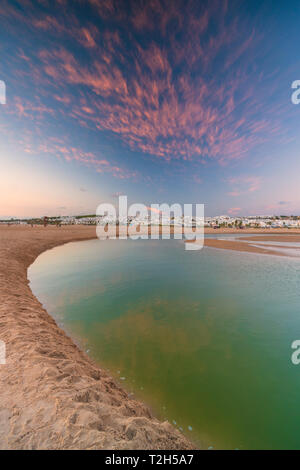 Conil de la Frontera bei Sonnenuntergang in Andalusien, Spanien, Europa Stockfoto