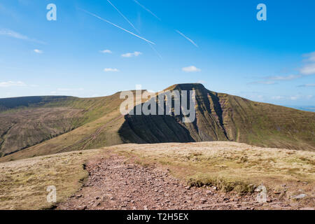 Herrlichen Blick auf die Brecon Beacons South Wales mit Mais Du und Pen y Fan von der Oberseite der Cribyn Stockfoto