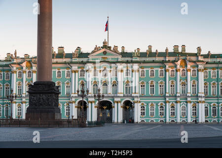 Alexander Spalte durch Winter Palace in St. Petersburg, Russland, Europa Stockfoto