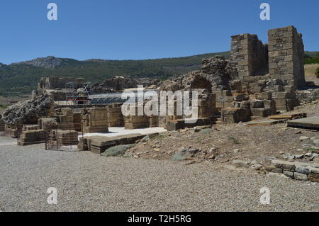 Theater in der römischen Stadt Baelo Claudia Dating Im 2. Jahrhundert v. Chr. Strand von Bologna in Tarifa. Natur, Architektur, Geschichte, Archäologie. Juli 10, 2014. Stockfoto