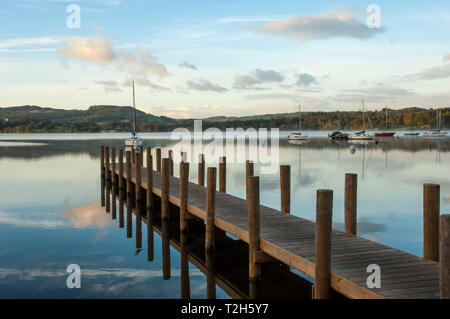 Anlegestelle am Lake Windermere im Lake District, England, Europa Stockfoto