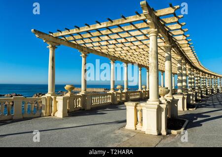 Pergola auf Foz do Douro Strandpromenade, Porto, Portugal Stockfoto