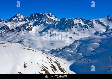 Combe de Barasson Tal im Winter auf den Grossen St. Bernhard Pass, Mont Velan Peak auf der Rückseite, Luftbild, Bourg-Saint-Pierre, Entremont, Wallis Stockfoto