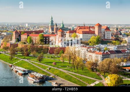 Blick auf die Stadt mit Königsschloss Wawel in Krakau, Polen Stockfoto