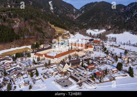 Luftaufnahme, Benediktinerabtei Kloster Ettal im Winter, Ettal, Oberammergau, Bayern, Oberbayern, Deutschland Stockfoto