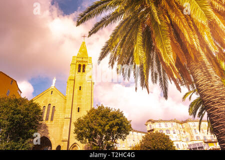 Schöne Kirche Notre Dame de Lourdes in Bastia auf Korsika. Wahrzeichen der Hauptstadt der Insel Korsika. Stockfoto