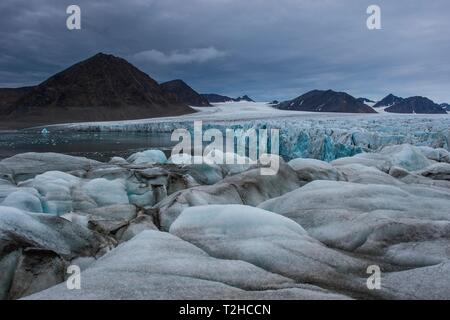 Riesige Gletscher im Hornsund, Spitzbergen, Arktis, Norwegen Stockfoto