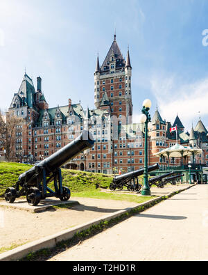 Die Kanonen in Terrasse Dufferin vor Fairmont Le Château Frontenac, Quebec, Kanada Stockfoto