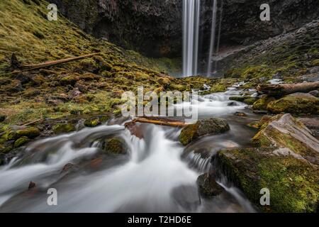 Wasserfall, Tamanawas fällt, Langzeitbelichtung, wilden Fluss Cold Spring Creek, Oregon, USA Stockfoto