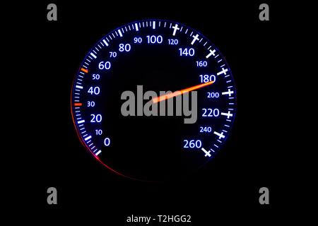 Tachometer mit Anzeige der Geschwindigkeit 180 km/h und einer Reisegeschwindigkeit von 120 km/h, Symbol Bild tödliche Gefahr durch überhöhte Geschwindigkeit, zu schnell fahren, Deutschland Stockfoto