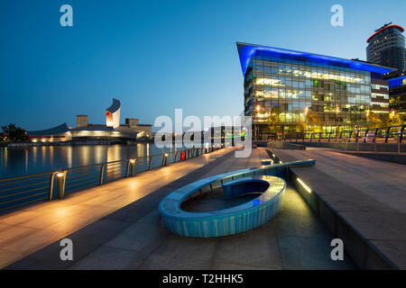 MediaCityUK und Imperial War Museum North in Salford Quays, Manchester, England, Großbritannien, Europa Stockfoto