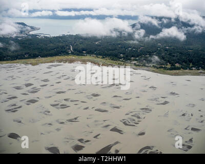 Luftaufnahme der geflochtene Chilkat River fließt in Richtung Lynn Canal in der Nähe von Haines, Southeast Alaska, Vereinigte Staaten von Amerika Stockfoto