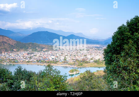 Blick von Pokhara und Phewa See, Nepal Stockfoto