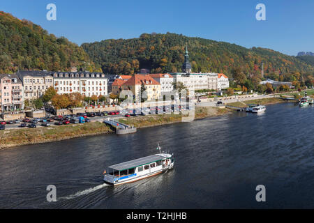 Blick über die Elbe in Bad Schandau, Elbsandsteingebirge, Nationalpark Sächsische Schweiz, Sachsen, Deutschland, Europa Stockfoto