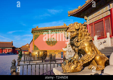 China, Peking, Verbotene Stadt, Statue des Löwen Stockfoto