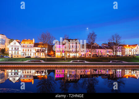 Trinity Suburb in der Svislach Fluss, Minsk, Belarus widerspiegelt, Osteuropa Stockfoto