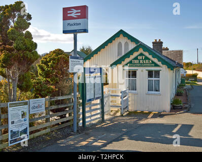 PLOCKTON LOCH CARRON WESTER ROSS SCHOTTLAND DIE STATION UND DER EINTRITT IN DIE PLATTFORM Stockfoto