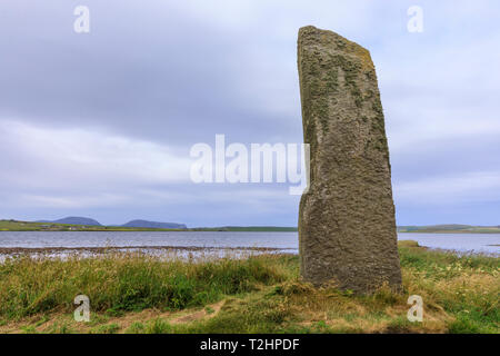 Watch Stein Monolith im Loch von Stenness, Schottland, Europa Stockfoto