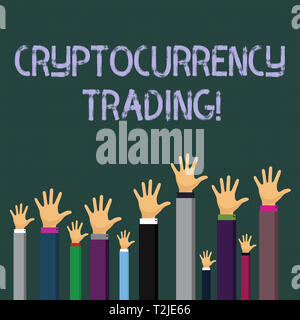 Schreiben Hinweis anzeigen Cryptocurrency Handel. Business Konzept für einfach der Austausch von cryptocurrencies im Markt Unternehmer Hände Heben ein Stockfoto