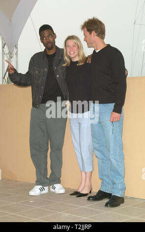 CANNES, Frankreich. Mai 12, 2000: Schauspielerin Renee Zellweger & Schauspieler Chris Rock (links) und Greg Kinnear beim Filmfestival in Cannes ihren neuen Film Nurse Betty zu fördern. Bild: Paul Smith/Featureflash Stockfoto