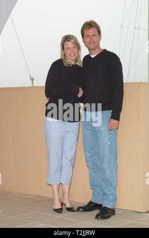 CANNES, Frankreich. Mai 12, 2000: Schauspielerin Renee Zellweger & Schauspieler Greg Kinnear beim Filmfestival in Cannes ihren neuen Film Nurse Betty zu fördern. Bild: Paul Smith/Featureflash Stockfoto