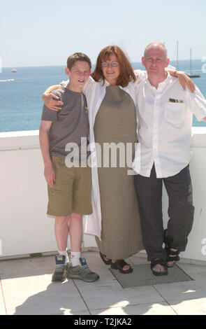 CANNES, Frankreich. Mai 20, 2000: Schauspielerin Julie Walters & Schauspieler Jamie Bell (links) & Gary Lewis bei den Filmfestspielen in Cannes ihren neuen Film Tänzer zu fördern. Bild: Paul Smith/Featureflash Stockfoto